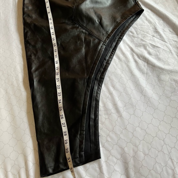 PrettyLittleThing Faux Black Leather Asymmetric Mini Skirt - Picture 4 of 9